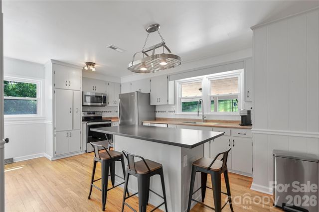 1110 Queentown Road, Canton, NC 28716