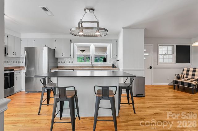 1110 Queentown Road, Canton, NC 28716