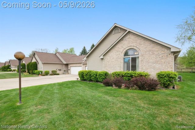 7221 Hawthorne Circle, Goodrich, MI 48438