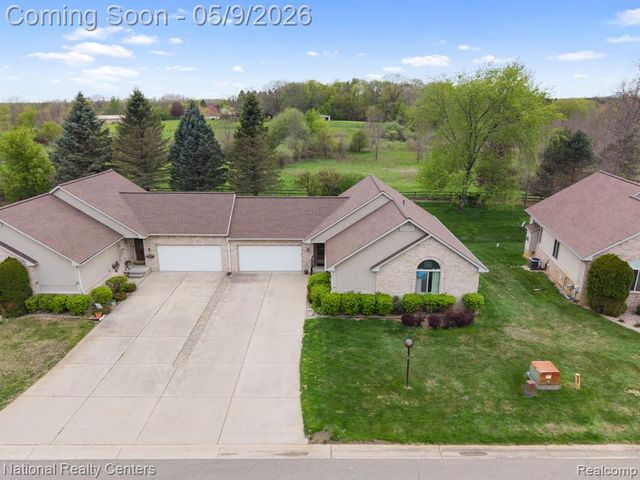 7221 Hawthorne Circle, Goodrich, MI 48438