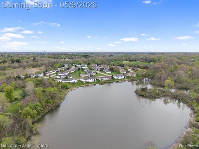 7221 Hawthorne Circle, Goodrich, MI 48438