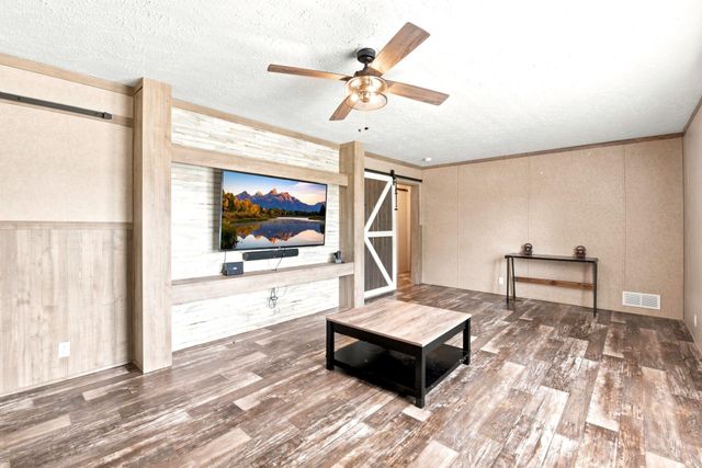 406 Baker Circle, Ames, TX 77575