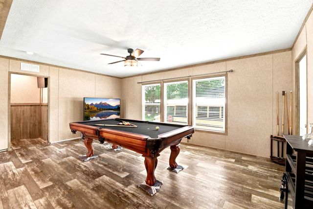 406 Baker Circle, Ames, TX 77575