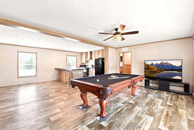 406 Baker Circle, Ames, TX 77575