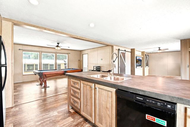 406 Baker Circle, Ames, TX 77575