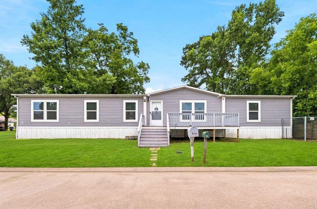 406 Baker Circle, Ames, TX 77575
