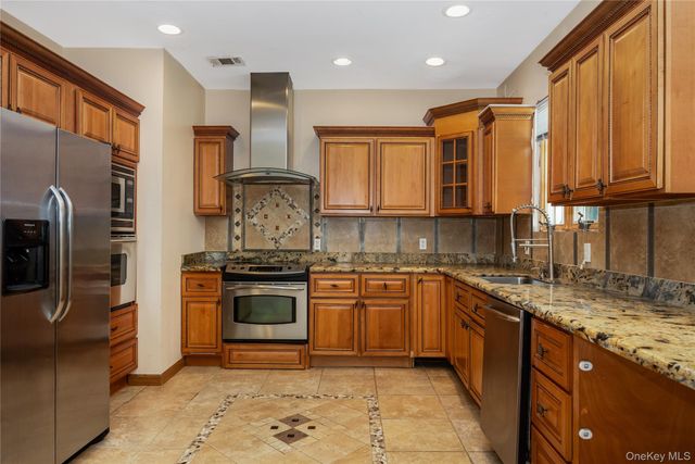 216 Woodbury Road, Woodbury, NY 11797