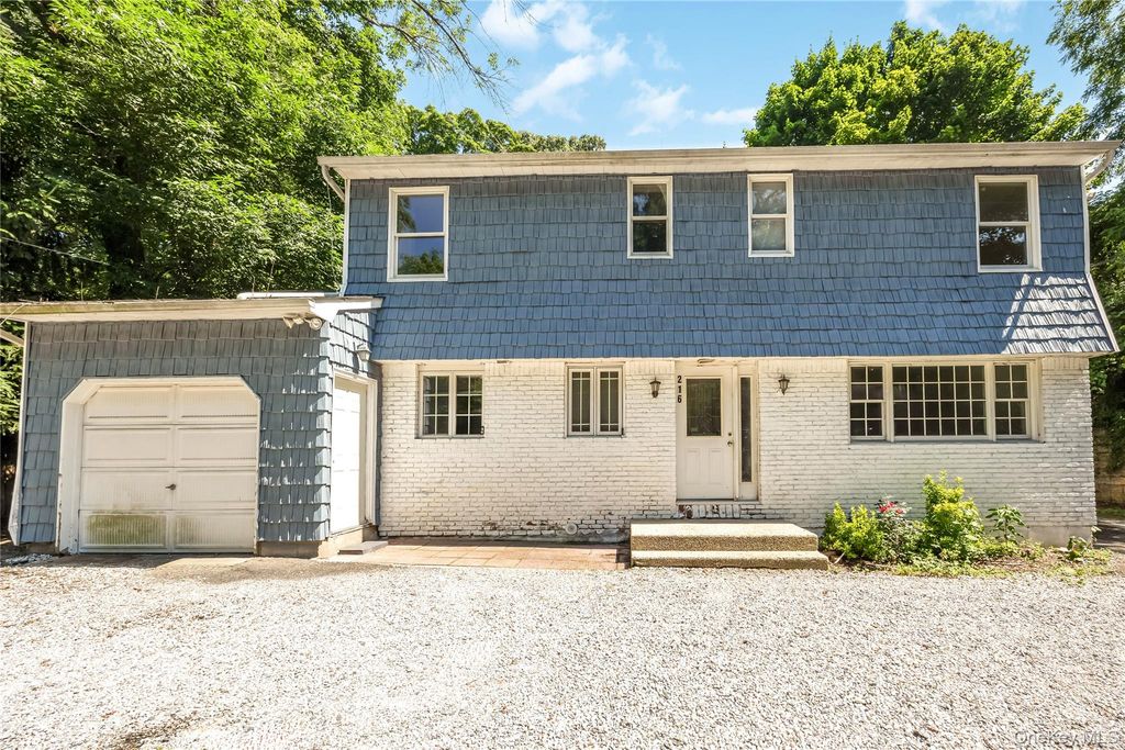 216 Woodbury Road, Woodbury, NY 11797