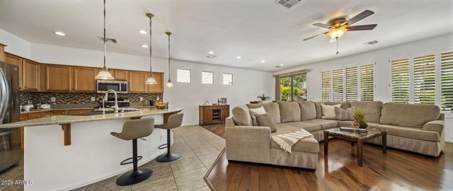 4637 E NARROWLEAF Drive, Gilbert, AZ 85298