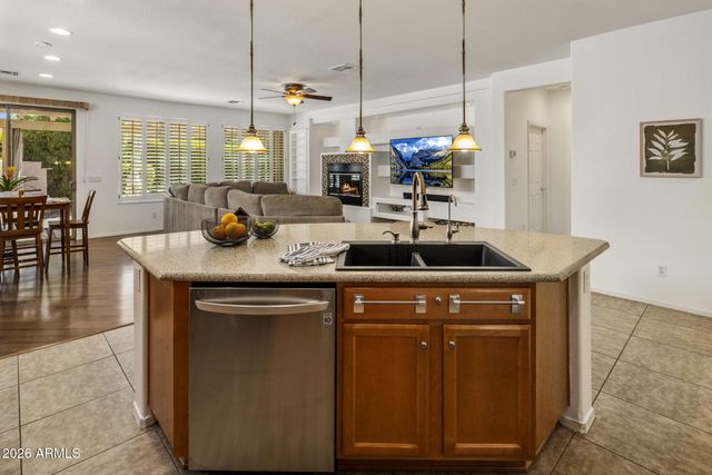 4637 E NARROWLEAF Drive, Gilbert, AZ 85298