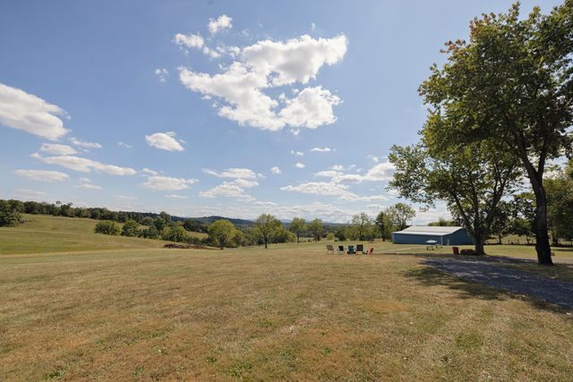 1370 MIDDLEBROOK RD, Staunton, VA 24401