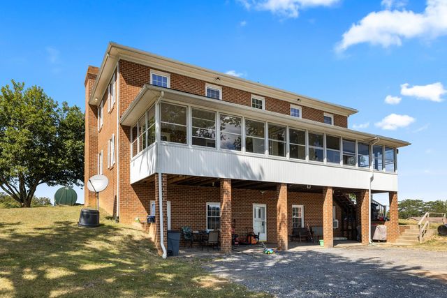 1370 MIDDLEBROOK RD, Staunton, VA 24401