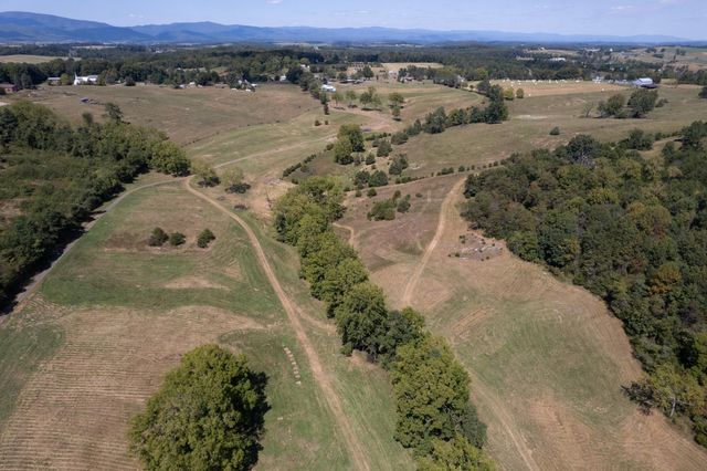 1370 MIDDLEBROOK RD, Staunton, VA 24401