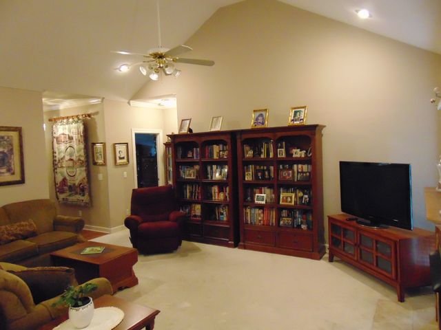 17 Eastridge Rd, Fayetteville, TN 37334