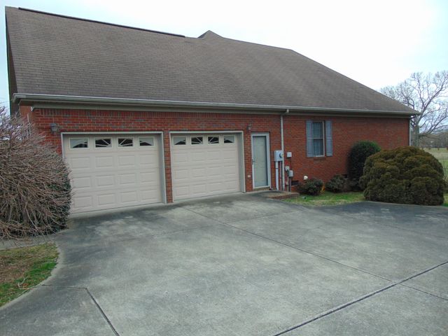 17 Eastridge Rd, Fayetteville, TN 37334