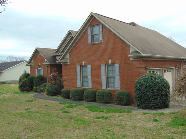 17 Eastridge Rd, Fayetteville, TN 37334