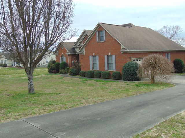 17 Eastridge Rd, Fayetteville, TN 37334