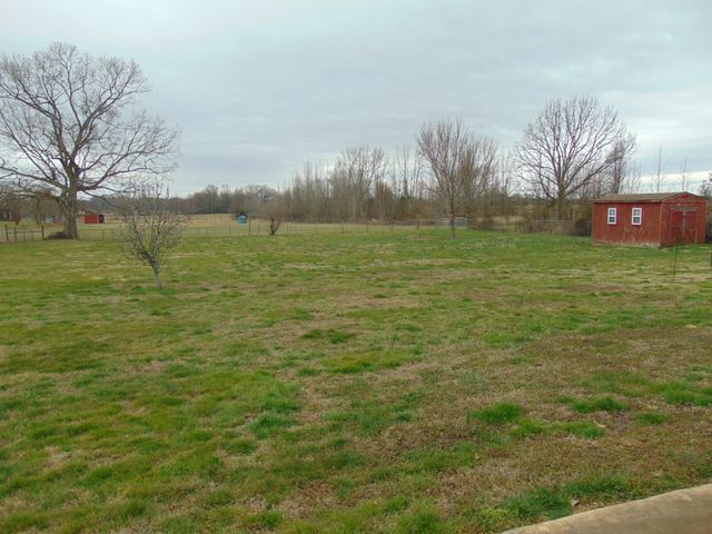 17 Eastridge Rd, Fayetteville, TN 37334