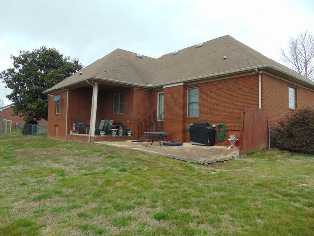 17 Eastridge Rd, Fayetteville, TN 37334