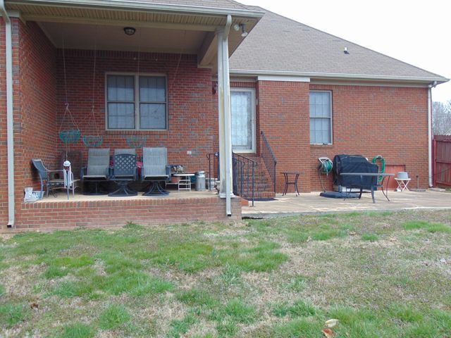 17 Eastridge Rd, Fayetteville, TN 37334