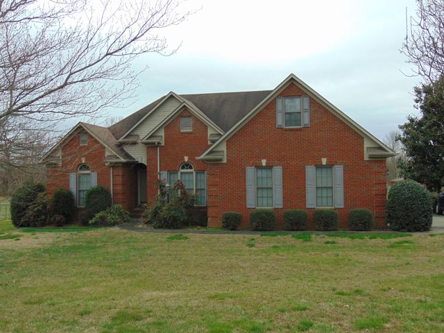 17 Eastridge Rd, Fayetteville, TN 37334
