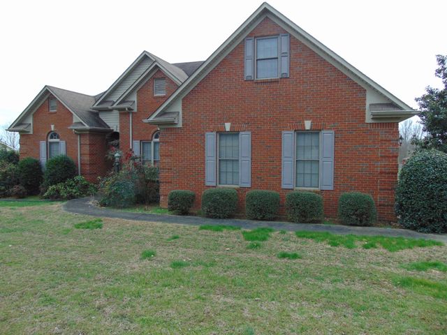17 Eastridge Rd, Fayetteville, TN 37334