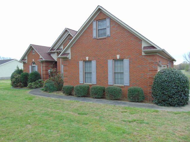 17 Eastridge Rd, Fayetteville, TN 37334