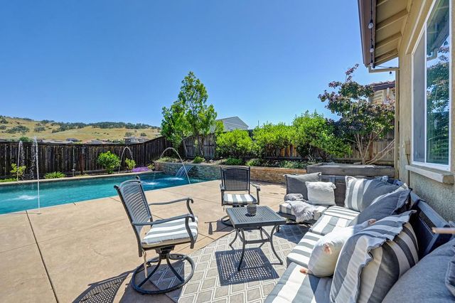 2225 Aiken Way, El Dorado Hills, CA 95762