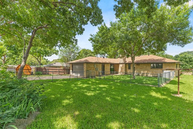 813 Misty Glen Drive, Desoto, TX 75115
