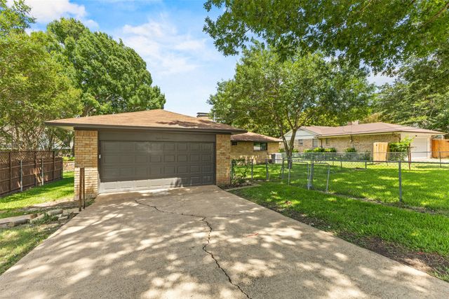 813 Misty Glen Drive, Desoto, TX 75115