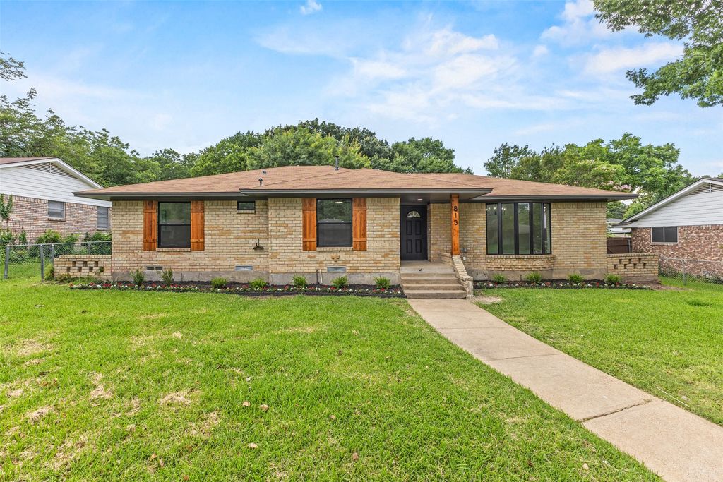 813 Misty Glen Drive, Desoto, TX 75115