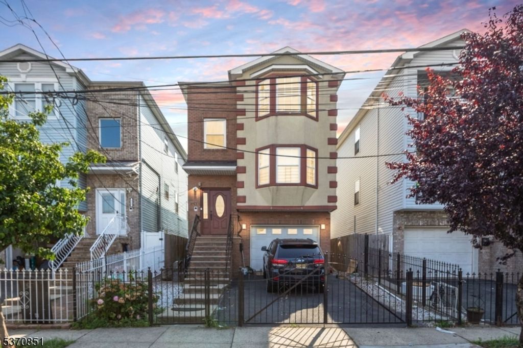 524 Broadway, Elizabeth City, NJ 07206