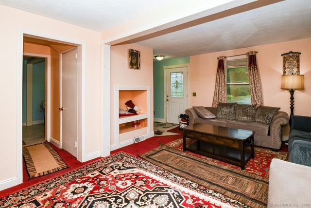 6 Oswegatchie Road, Waterford, CT 06385