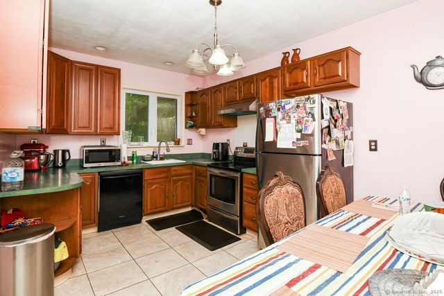 6 Oswegatchie Road, Waterford, CT 06385