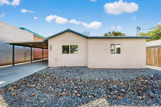 402 Hudson Avenue NW, Albuquerque, NM 87107