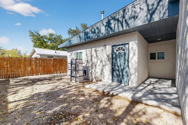 402 Hudson Avenue NW, Albuquerque, NM 87107