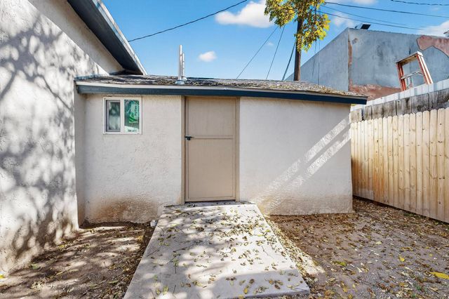 402 Hudson Avenue NW, Albuquerque, NM 87107