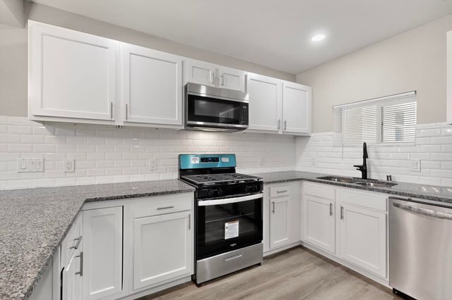 402 Hudson Avenue NW, Albuquerque, NM 87107