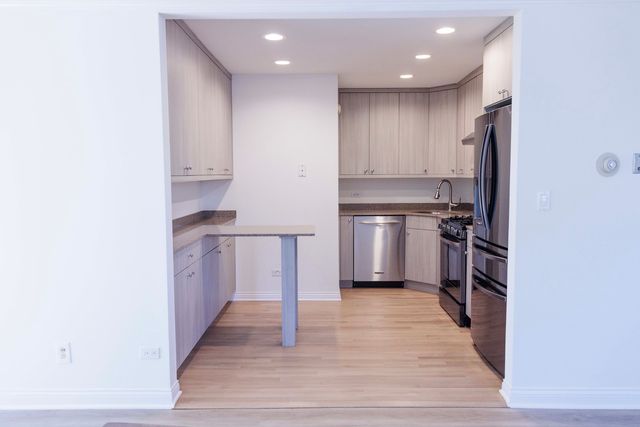 5 Echo Court 12, Vernon Hills, IL 60061