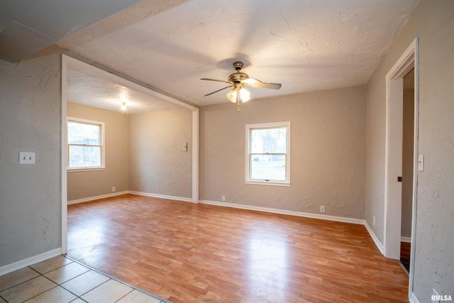 3302 N GALE Avenue, Peoria, IL 61604