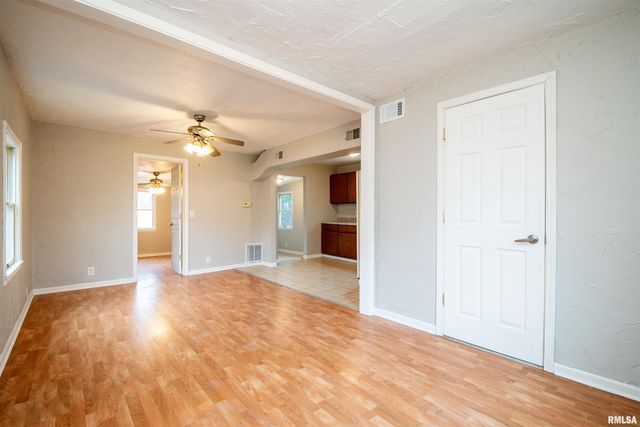 3302 N GALE Avenue, Peoria, IL 61604