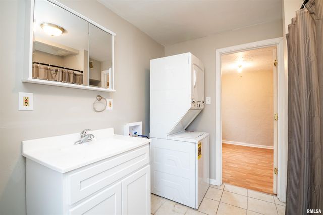 3302 N GALE Avenue, Peoria, IL 61604