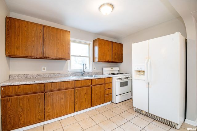 3302 N GALE Avenue, Peoria, IL 61604