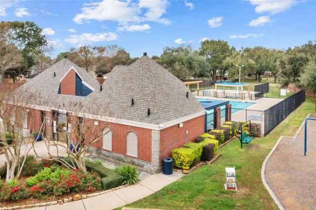 2005 Crescent Shore Drive, League City, TX 77573