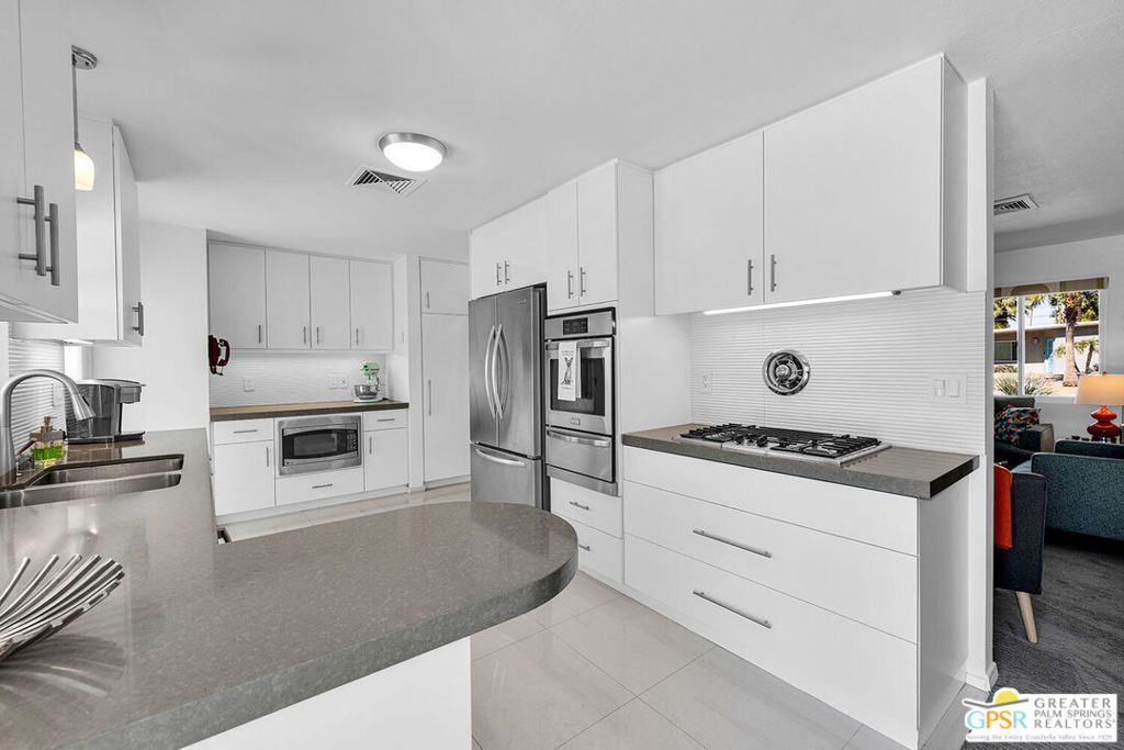 Image 9 of property listing at 2015 E Belding Drive, Palm Springs, CA 92262