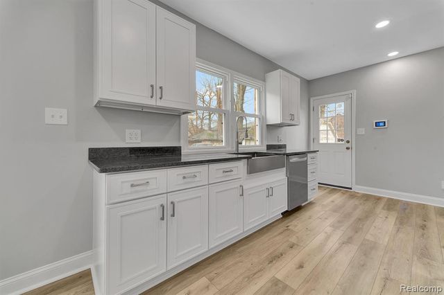 5291 Devonshire Road, Detroit, MI 48224