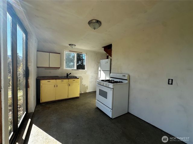 644 Crescent Bay Lane, Port Angeles, WA 98363