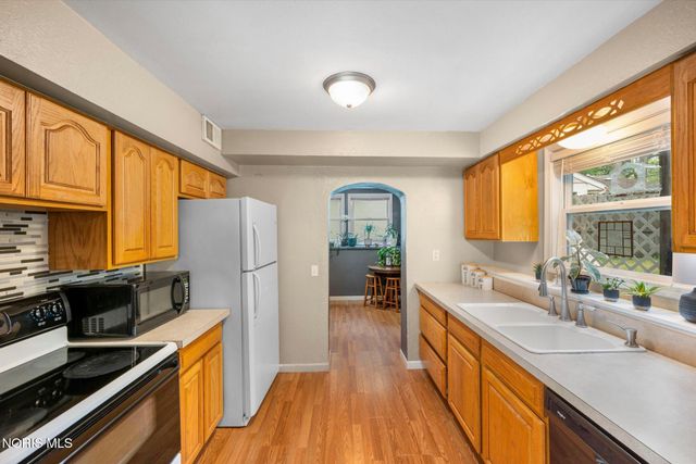 3233 Van Fleet Parkway, Toledo, OH 43615