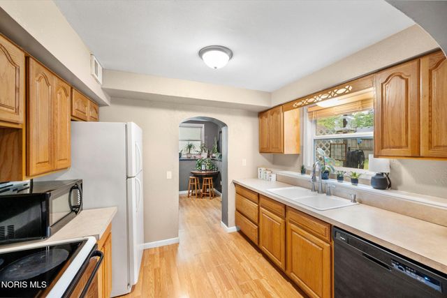 3233 Van Fleet Parkway, Toledo, OH 43615