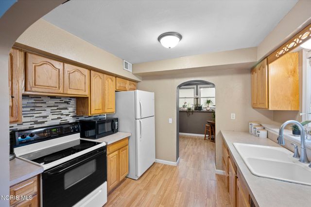 3233 Van Fleet Parkway, Toledo, OH 43615